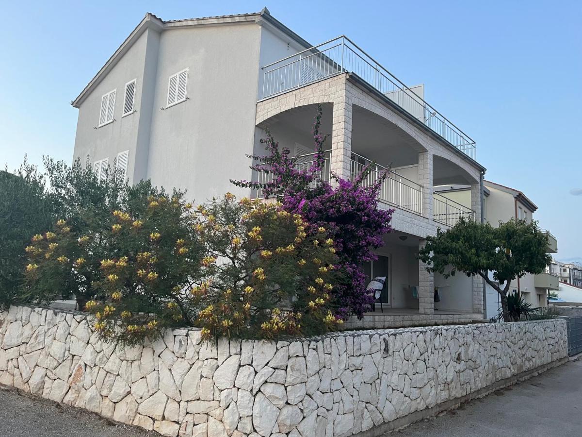 Apartmani Emil โตรกีร์ ภายนอก รูปภาพ