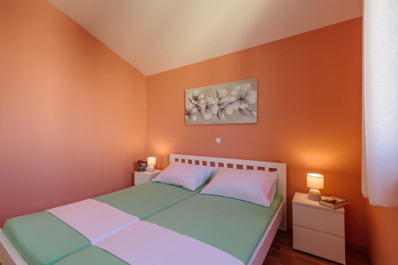 Apartmani Emil โตรกีร์ ภายนอก รูปภาพ