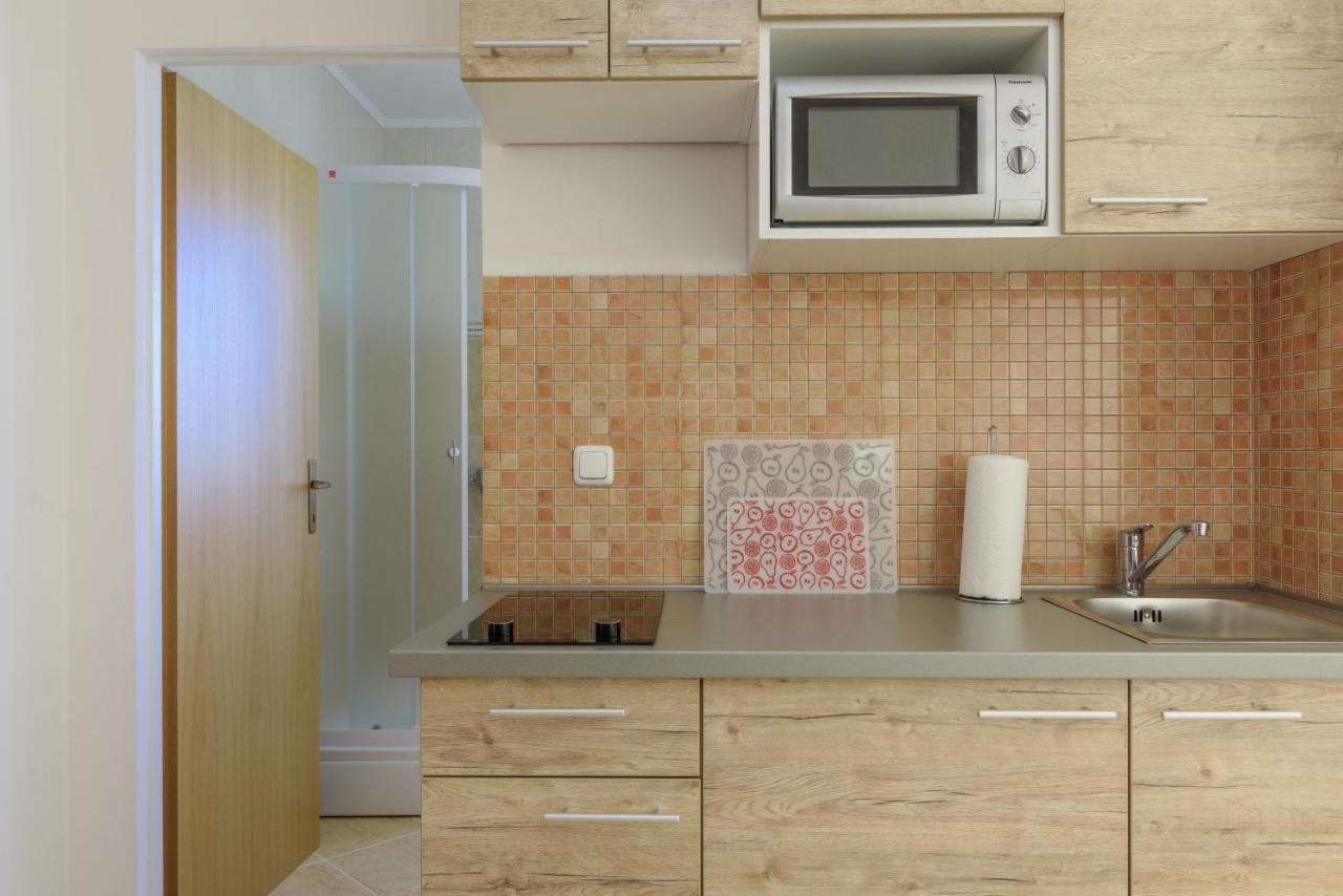 Apartmani Emil โตรกีร์ ภายนอก รูปภาพ