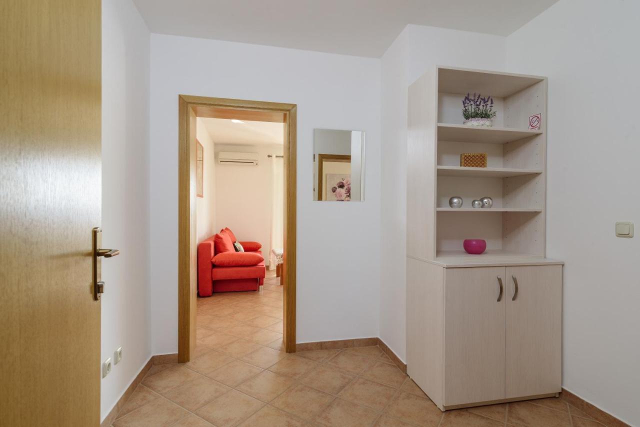 Apartmani Emil โตรกีร์ ภายนอก รูปภาพ