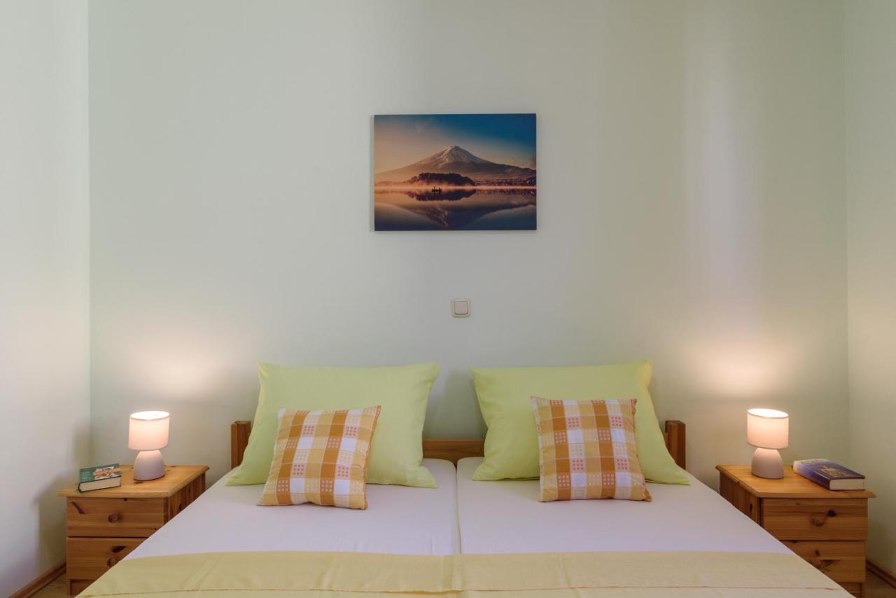 Apartmani Emil โตรกีร์ ภายนอก รูปภาพ