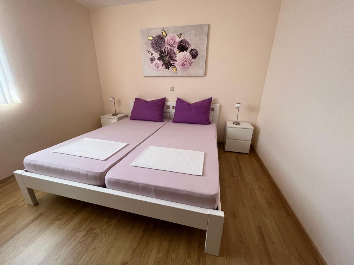 Apartmani Emil โตรกีร์ ภายนอก รูปภาพ