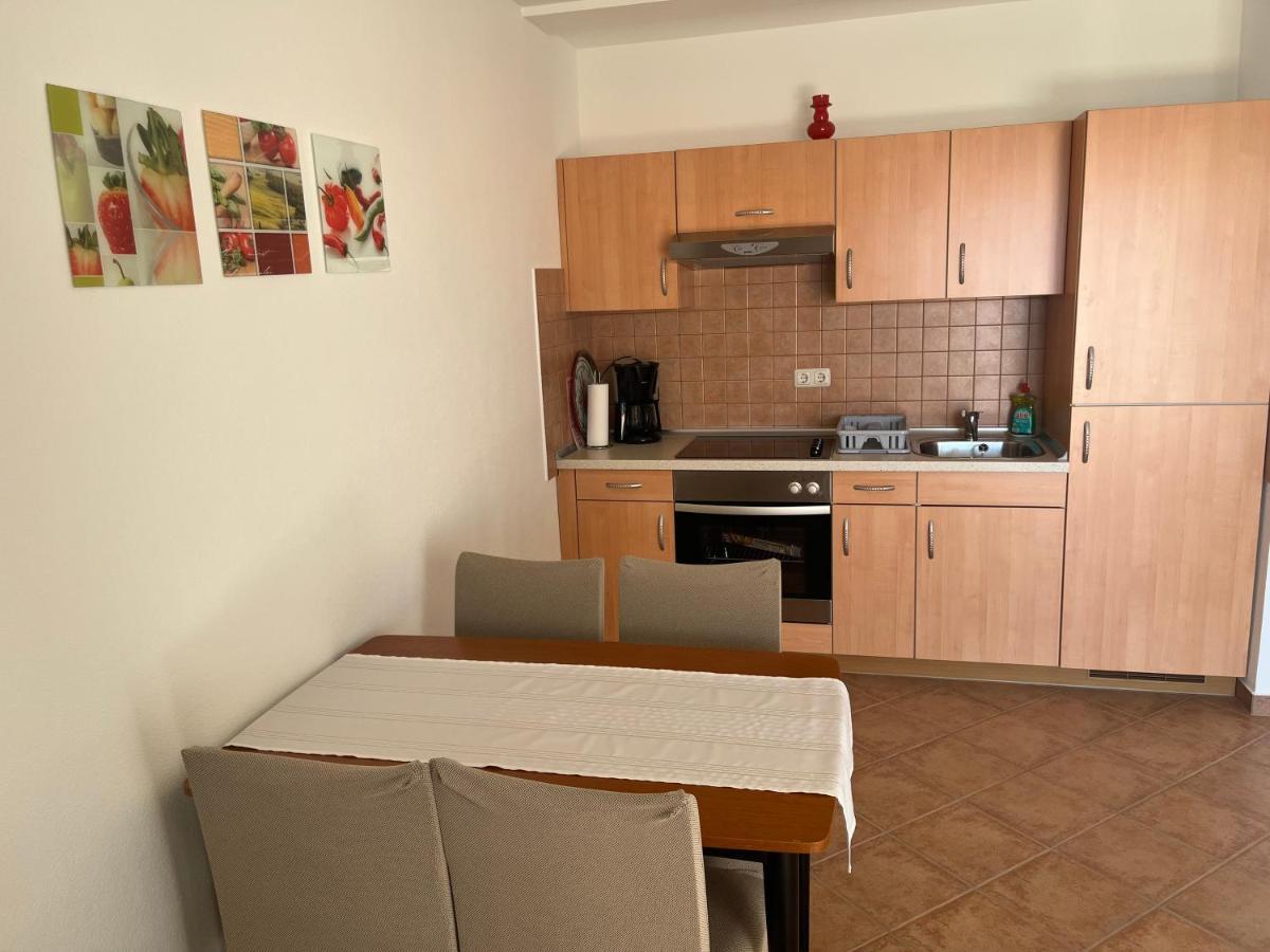Apartmani Emil โตรกีร์ ภายนอก รูปภาพ