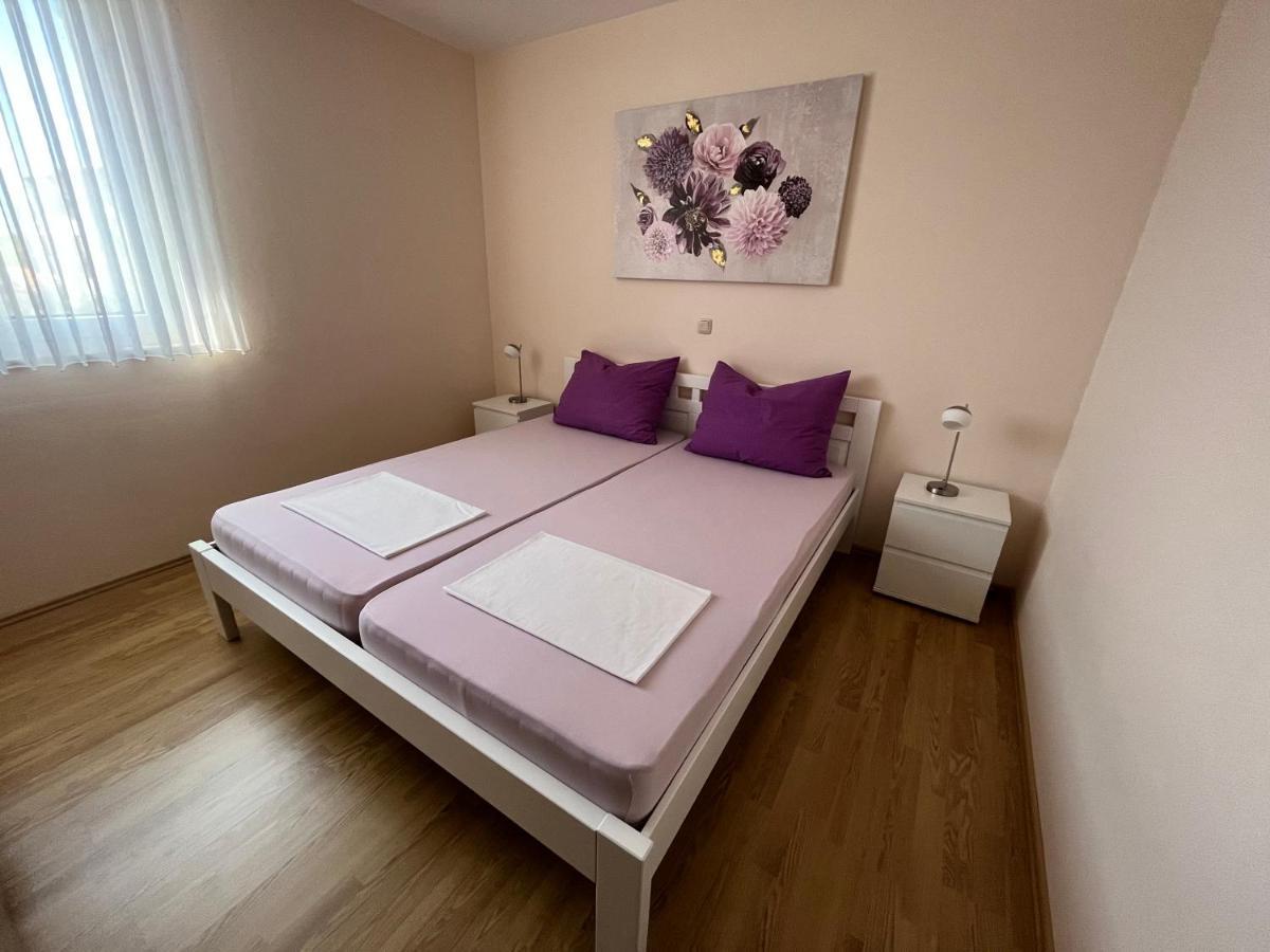 Apartmani Emil โตรกีร์ ภายนอก รูปภาพ