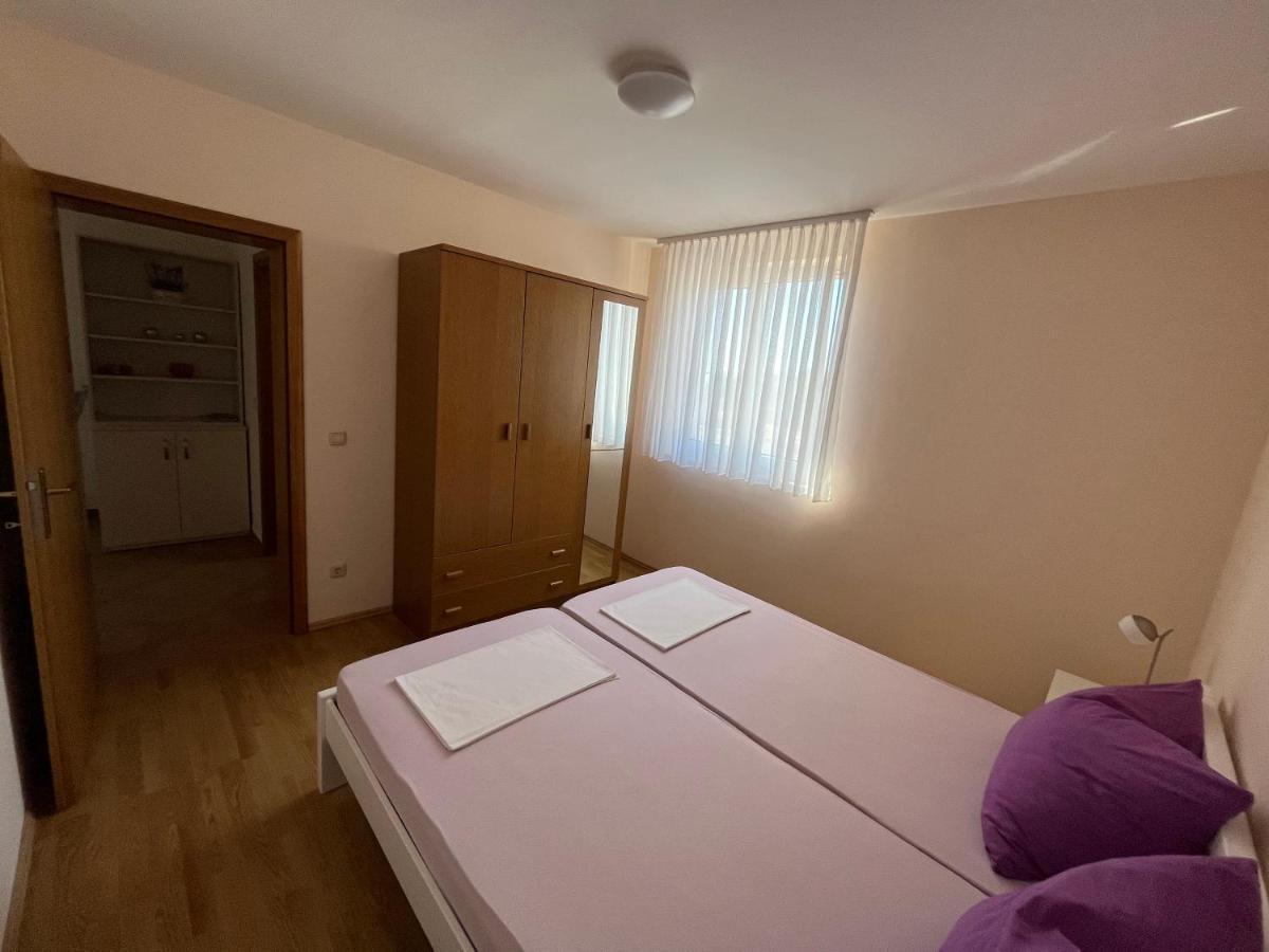 Apartmani Emil โตรกีร์ ภายนอก รูปภาพ