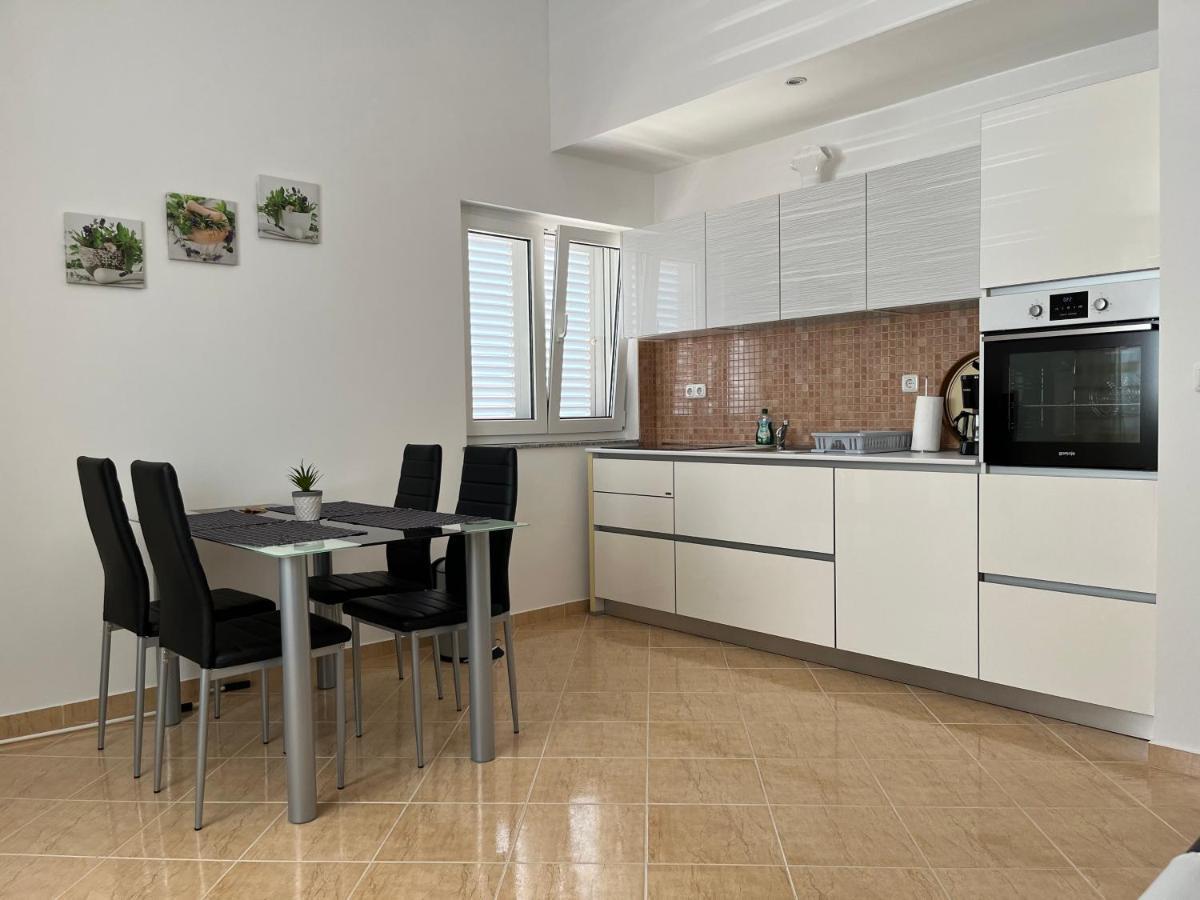 Apartmani Emil โตรกีร์ ภายนอก รูปภาพ