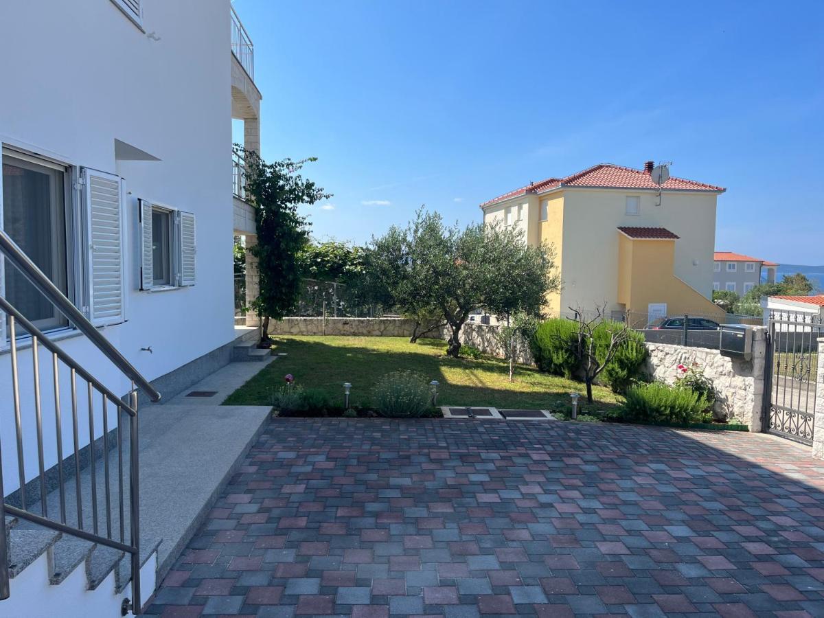 Apartmani Emil โตรกีร์ ภายนอก รูปภาพ