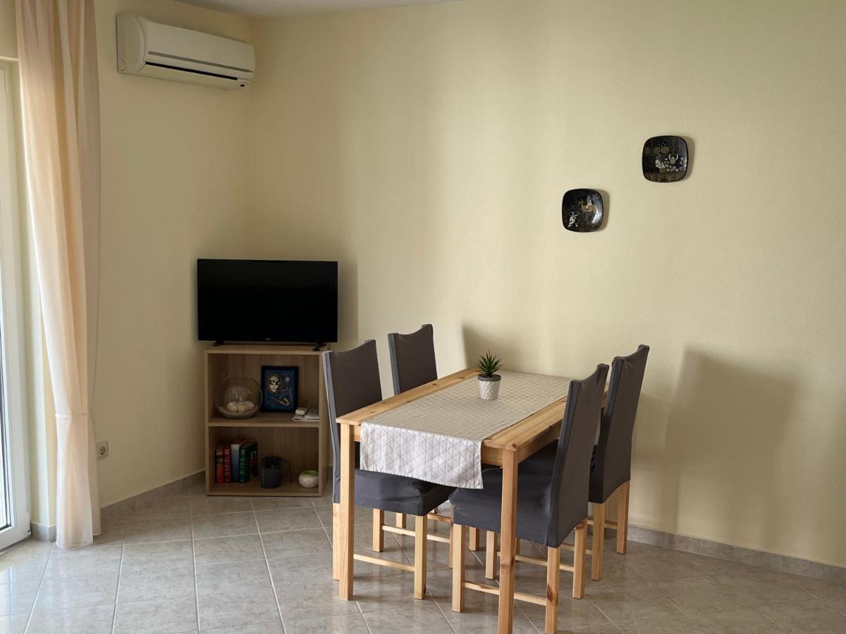 Apartmani Emil โตรกีร์ ภายนอก รูปภาพ