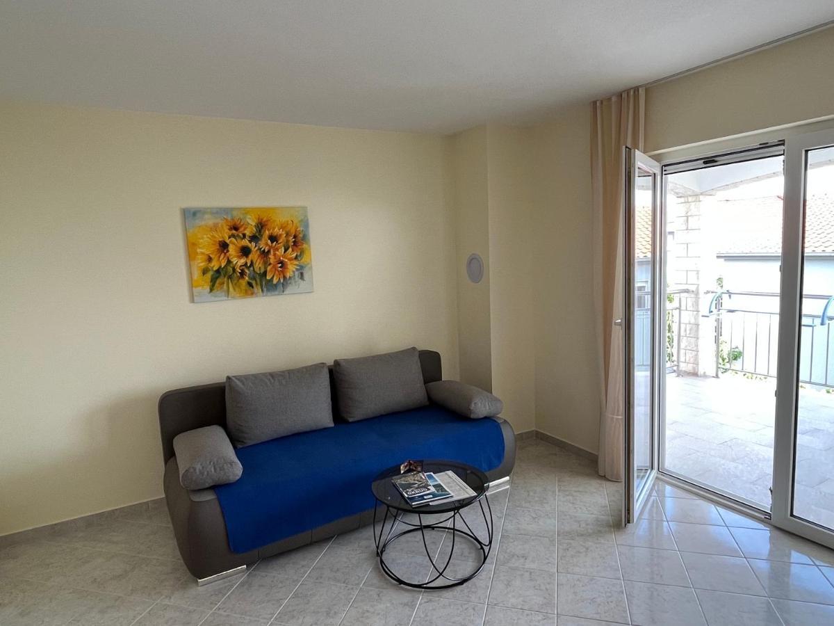 Apartmani Emil โตรกีร์ ภายนอก รูปภาพ